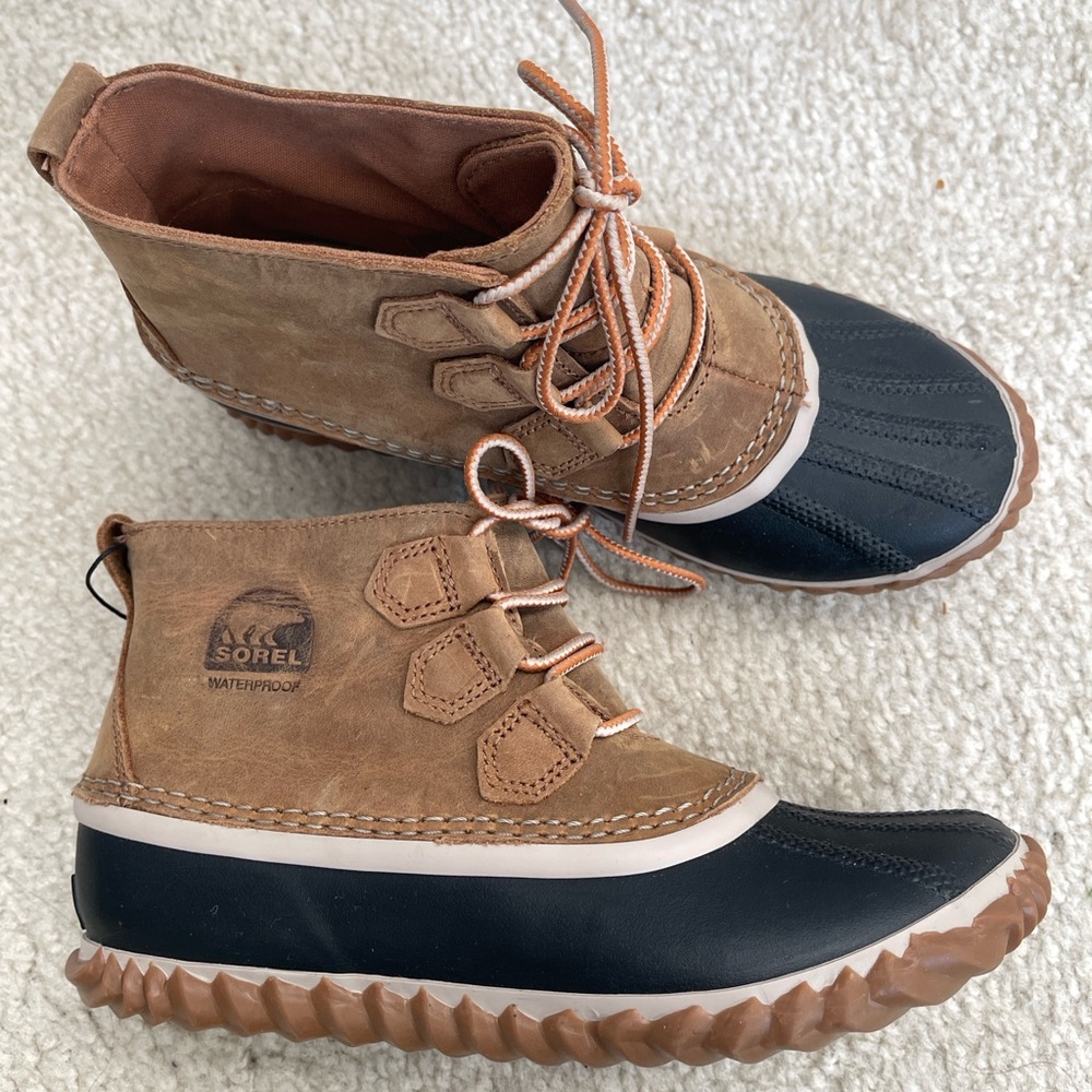 NWT Sorel Out ‘N About duck boots Size 6.5